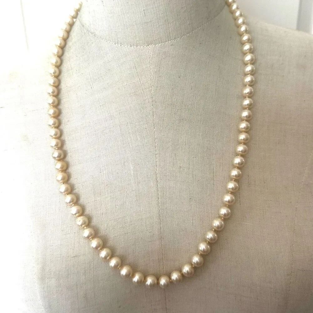 Faux pearl vintage knotted necklace